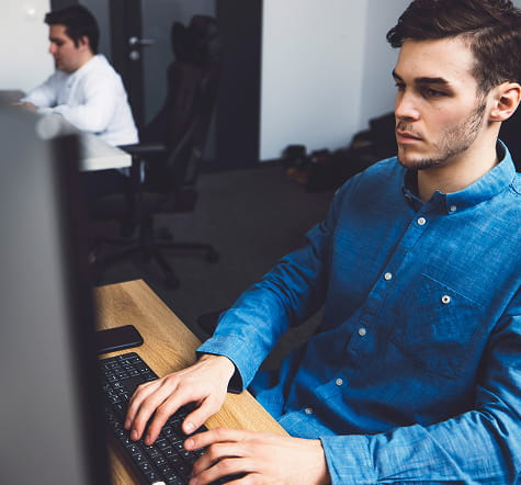 IT help desk technician assisting Las Vegas business customer